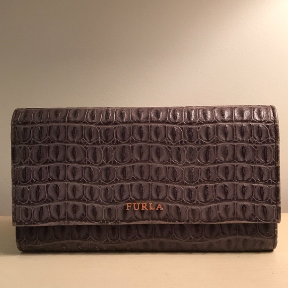 ❤️ HOST PICK! *** FURLA GENUINE LEATHER CONTINENTAL WALLET/CLUTCH - Picture 1 of 10